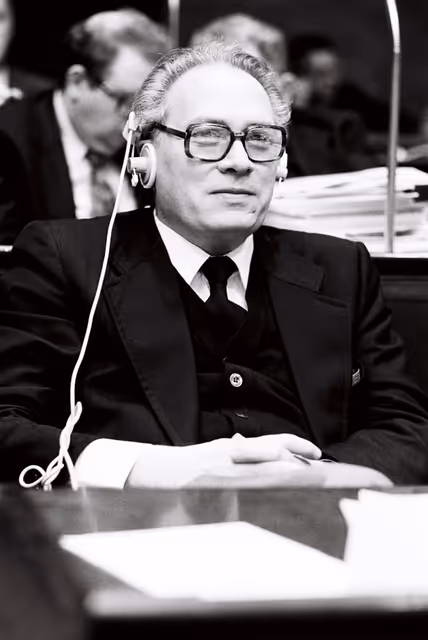 Vincenzo VERNASCHI during the plenary session from December 11 to 15, 1978, in Luxembourg.