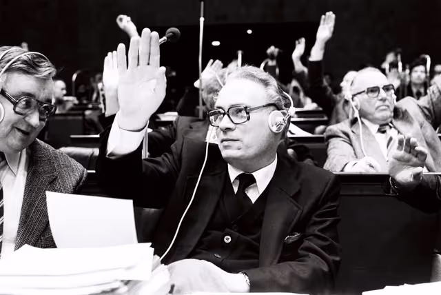 Vincenzi VERNASCHI during the plenary session from December 11 to 15, 1978, in Luxembourg.