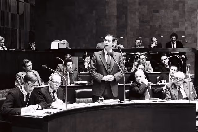 Foto 13: France Secretary of State Pierre BERNARD-REYMOND during a session in Luxembourg in February 1979.