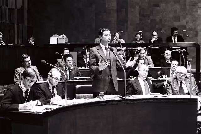 Foto 17: France Secretary of State Pierre BERNARD-REYMOND during a session in Luxembourg in February 1979.