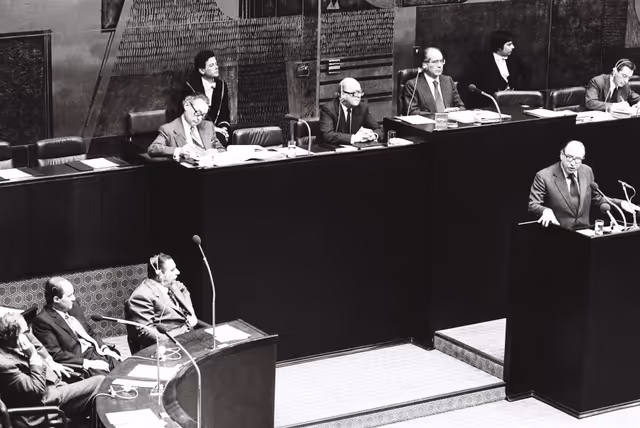 Foto 4: The European Commission President Roy JENKINS during a session in Luxembourg on February 1979.