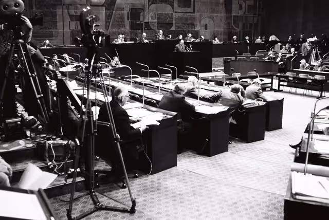 Foto 6: The European Commission President Roy JENKINS during a session in Luxembourg on February 1979.
