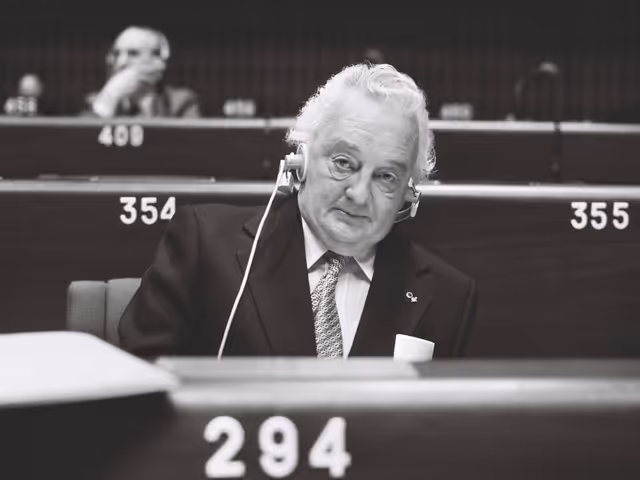 Fotografia 23: The MEP Victor J.J. MICHEL during a session in Strasbourg in September 1979.