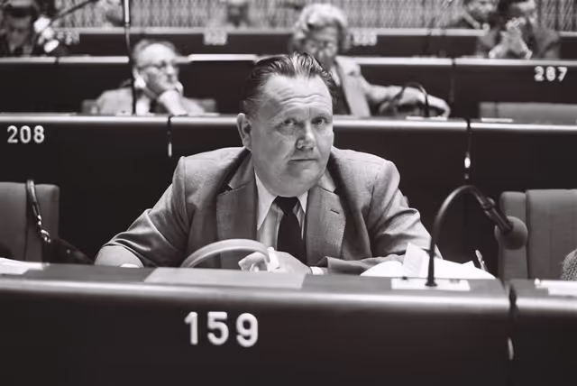 Fotografia 11: The MEP Louis BAILLOT during a session in Strasbourg on September 1979.