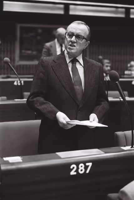 Fotografia 20: The MEP Rudolf LUSTER during a session in Strasbourg in September 1979.