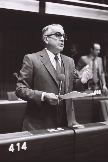 Fotografia 2: The MEP Hubert Jean BUCHOU during a session in Strasbourg in September 1979.
