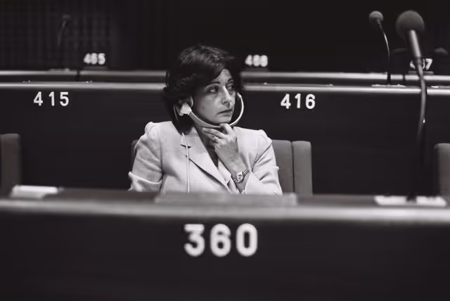Fotografia 17: The MEP Nicole CHOURAQUI during a session in Strasbourg in September 1979.