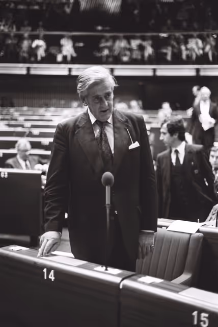 Suriet 24: The MEP James SCOTT-HOPKINS during a session in Strasbourg in September 1979.