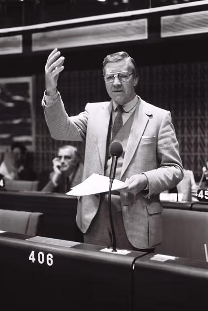 Suriet 33: The MEP Teun TOLMAN during a session in Strasbourg in September 1979.