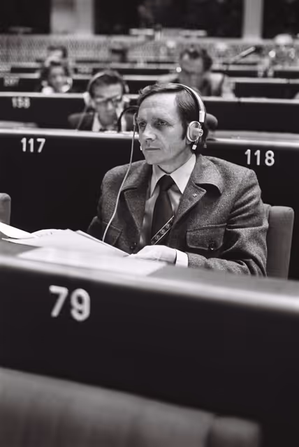 Suriet 43: The MEP Allan ROGERS during a session in September 1979.