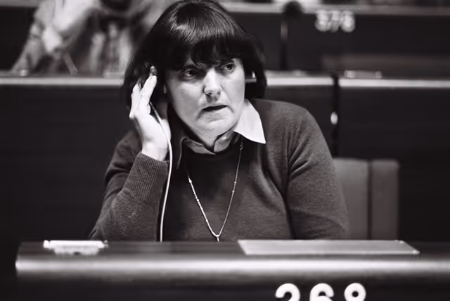 Fotografia 7: The MEP Jacqueline HOFFMANN during a session in September 1979.