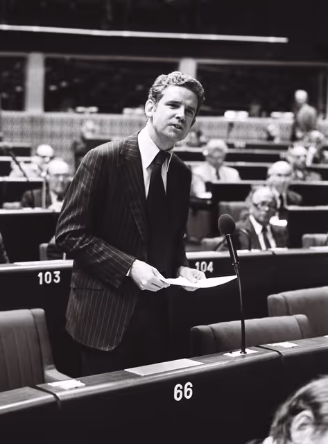 Fotografia 15: The MEP Neil R. BALFOUR during a session in September 1979.