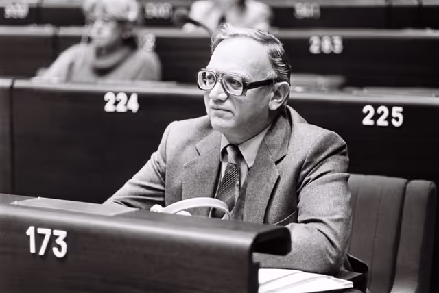 Fotografia 16: The MEP Nicolas ESTGEN during a session in Strasbourg in September 1979.