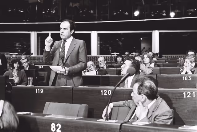 Fotografie 2: The MEP Georges MARCHAIS during a session in Strasbourg in September 1979.
