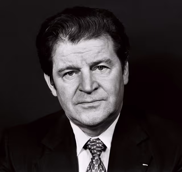 Photo 13: Portrait of the MEP Michel DEBATISSE in September 1979.