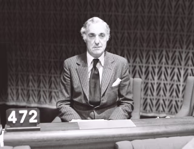 Fotografija 48: The MEP Fred A. Warner during a session in September 1979.