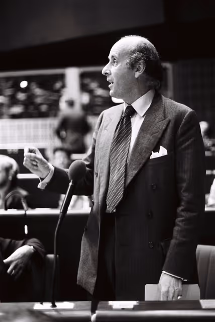 Fotografija 32: The European Commissioner Etienne DAVIGNON during a session in Strasbourg in September 1979.