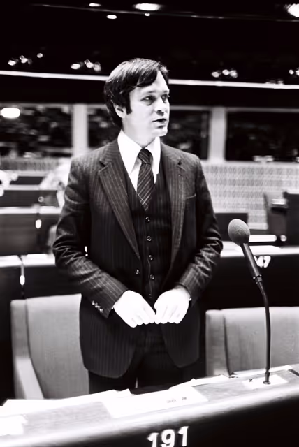Fotografie 4: The MEP Paul F. HOWELL during a session in Strasbourg in November 1979.
