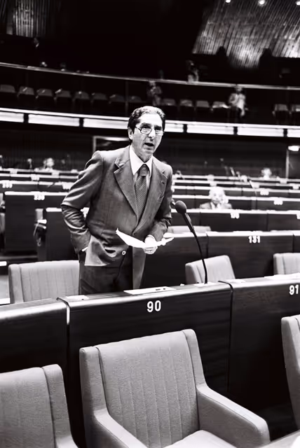 Fotografie 6: The MEP Pietro ADONNINO during a session in Strasbourg in November 1979.