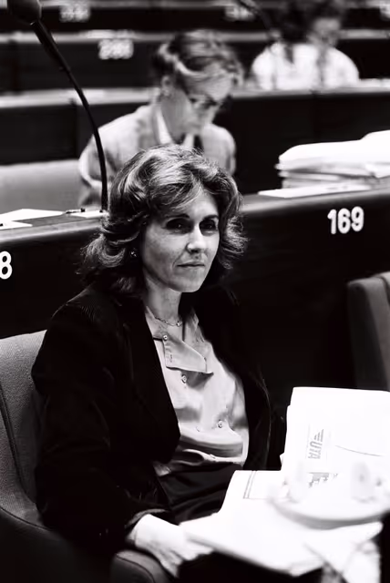 Zdjęcie 11: Edith CRESSON during a plenary session in Strasbourg in October 1979.Vote