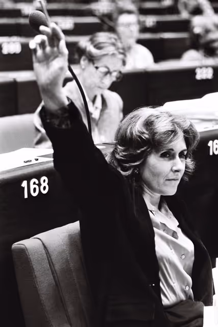 Zdjęcie 3: Edith CRESSON during a plenary session in Strasbourg in October 1979.Vote