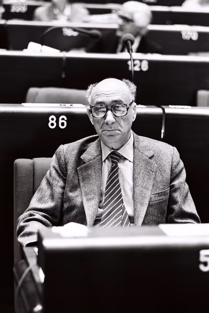 Zdjęcie 13: Gerard JAQUET during a plenary session in Strasbourg in October 1979.
