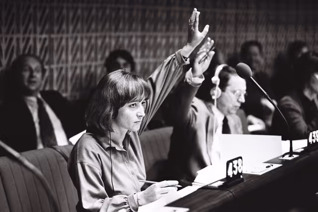 Zdjęcie 10: Beate WEBER during a plenary session in Strasbourg in October 1979.Vote