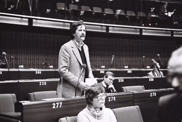 Foto 5: The MEP Erdmann LINDE during a session in Strasbourg in November 1979.