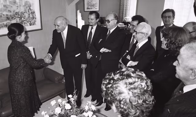 Photo 19: Simone VEIL - EP President meets with Alterio SPINELLI
