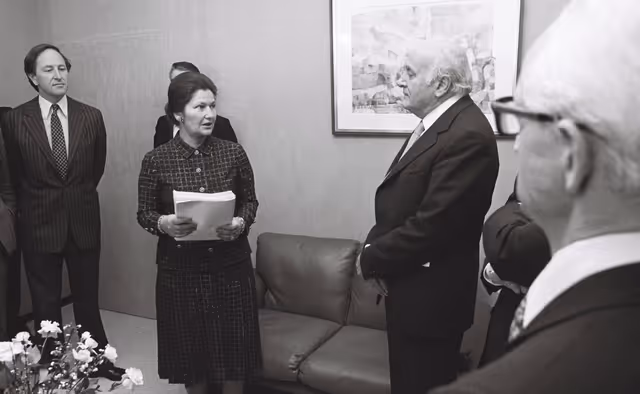 Photo 17: Simone VEIL - EP President meets with Alterio SPINELLI