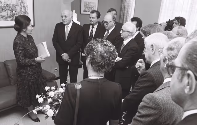 Photo 16: Simone VEIL - EP President meets with Alterio SPINELLI