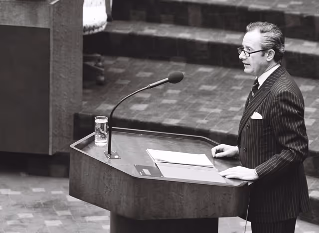 Photo 47: Plenary Session in Luxembourg