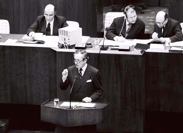 Photo 39: Plenary Session in Luxembourg