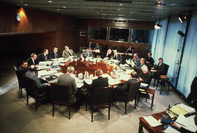 Photo 11: Meeting of the European Communities Commission presided by Gaston THORN