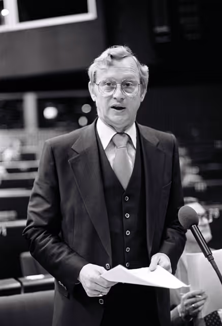 Fotografia 11: The European Commissioner Frans ANDRIESSEN during a session in Strasbourg in May 1981.