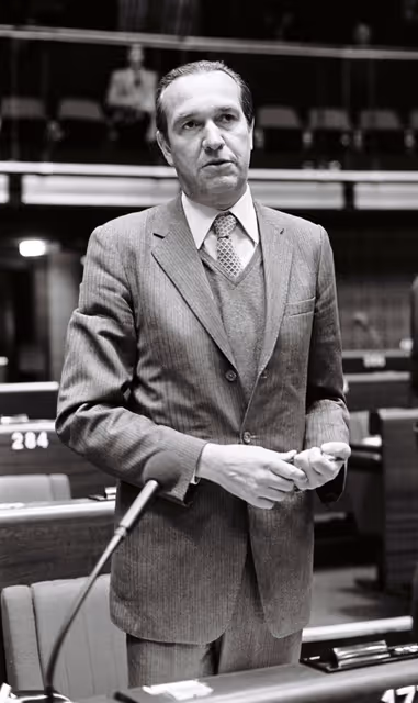 Fotografia 13: The MEP Alfredo DIANA during a session in Strasbourg in May 1981.