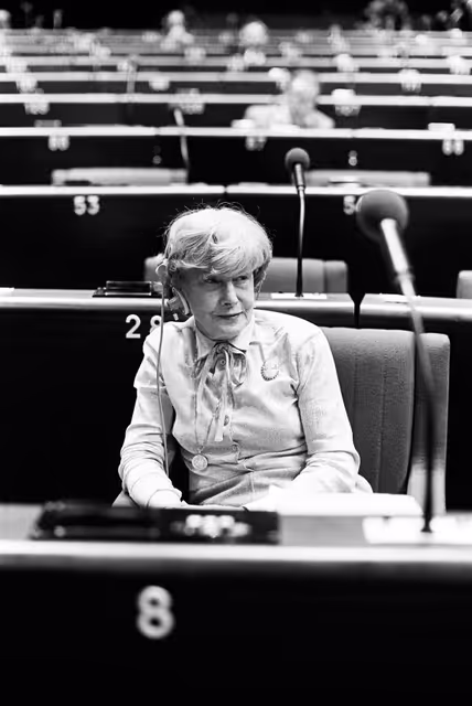 Fotografia 16: The MEP Barbara CASTLE during a session in Strasbourg on May 1981.