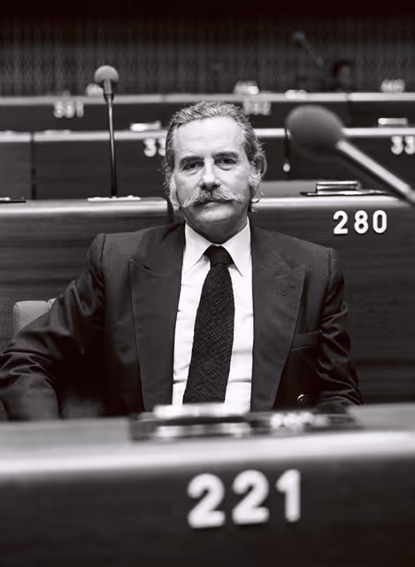 Fotografia 9: The delegue Ioannis HARALAMBOPOULOS during a session in May 1981.