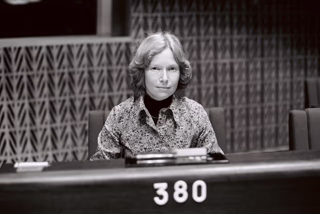 Fotografia 48: The MEP Joyce G. QUIN during a session in Strasbourg in May 1981.