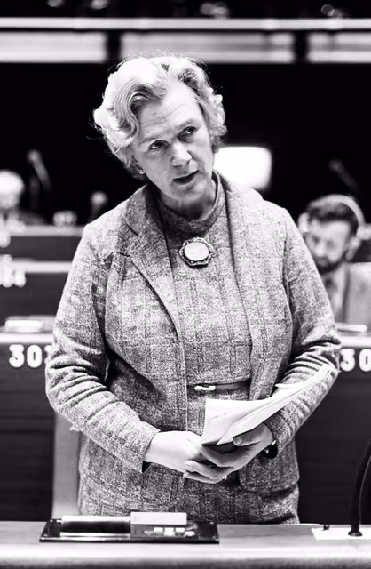 Fotografia 24: The MEP Elaine KELLETT-BOWMAN during a session in Strasbourg on May 1981.
