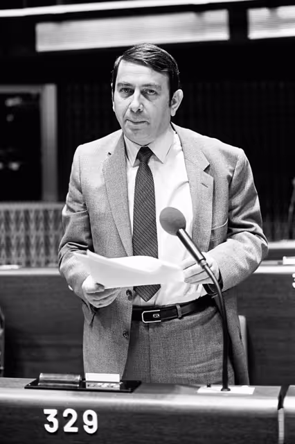 Fotografia 41: The MEP Jacques P. MOREAU during a session in Strasbourg in May 1981.