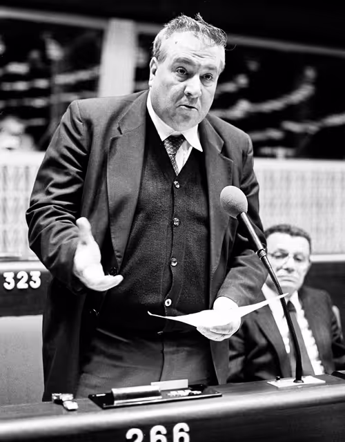 Fotografia 38: The MEP Ionnis PAPANTONIOU during a session in Strasbourg on May 1981.