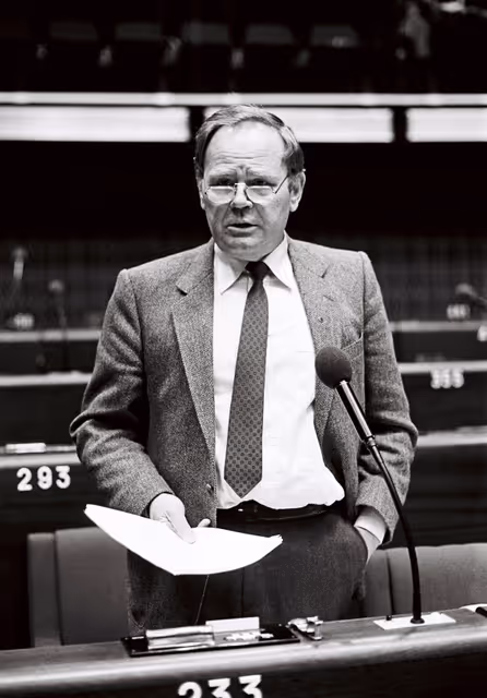 Fotografia 36: The MEP Horst LANGES during a session in Strasbourg on May 1981.