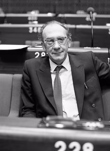 Fotografia 40: The MEP Jaak HENCKENS during a session in May 1981.