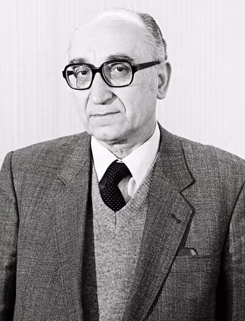 Fotografia 5: Portrait of the MEP Spyridon PLASKOVITIS in Strasbourg on September 1981.