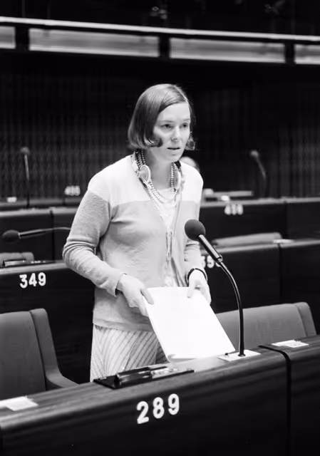 Fotografia 28: The MEP Hanja R.H. MAIJ-WEGGEN during a session in Strasbourg in May 1981.
