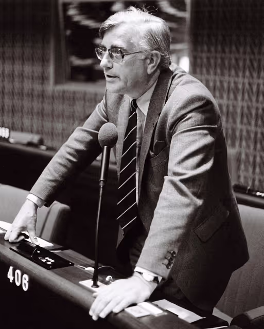 Fotografia 15: The MEP Arie DE GOEDE during a session in Strasbourg in May 1981.