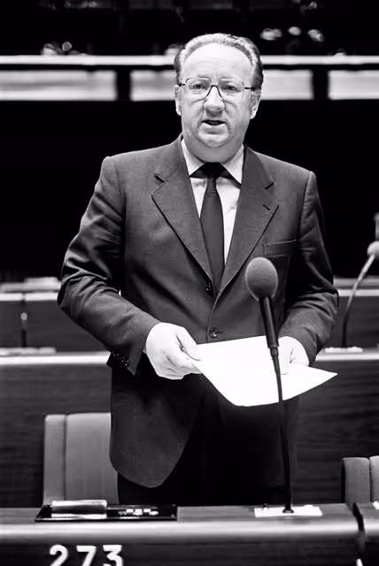 Fotografia 43: The MEP Jan KLINKENBORG during a session in Strasbourg on MAY 1981.