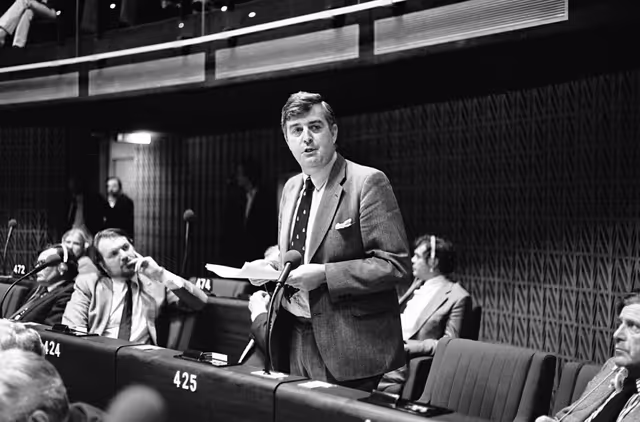 Fotografia 45: The MEP John David TAYLOR during a session in Strasbourg in May 1981.