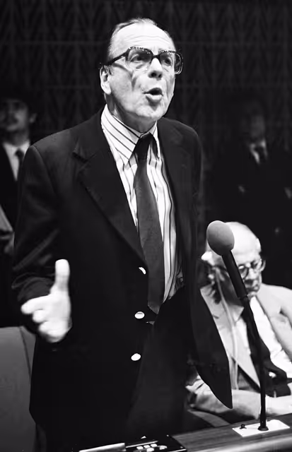 Fotografia 37: The MEP Ioannis PESMAZOGLOU during a session in Strasbourg on May 1981.